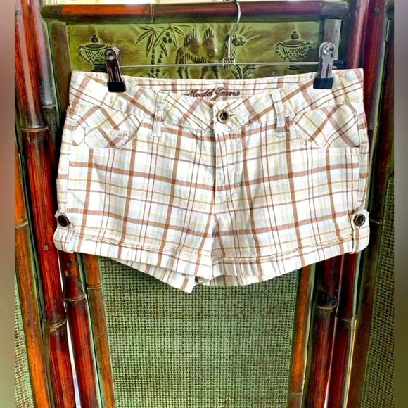 MUDD JEANS JUNIOR‎ MULTI COLOR PLAID LOW RISE 5 POCKET SHORTS SZ 3 - Picture 1 of 6